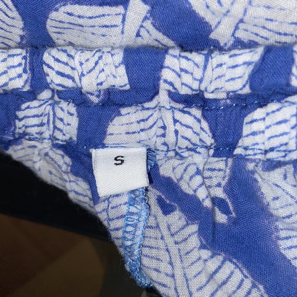 Shorts - Picture 3 of 3